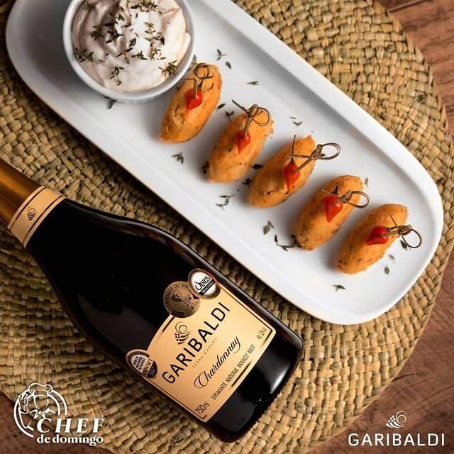 KIT PRESENTE C/ 2 TAÇAS ESPUMANTE GARIBALDI CHARDONNAY 750 ML | Odre Wine