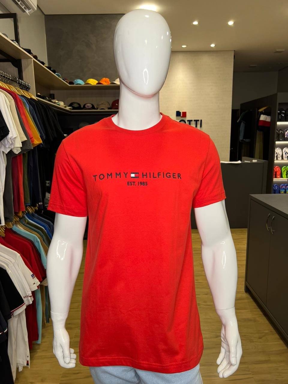 Camiseta Tommy Hilfiger Logo Bordado Vermelha - Compre Agora