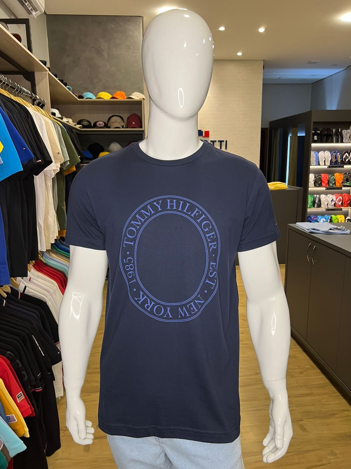 Camiseta Tommy Hilfiger Bordada Cinza  Design de camisa polo, Tommy  hilfiger, Camiseta