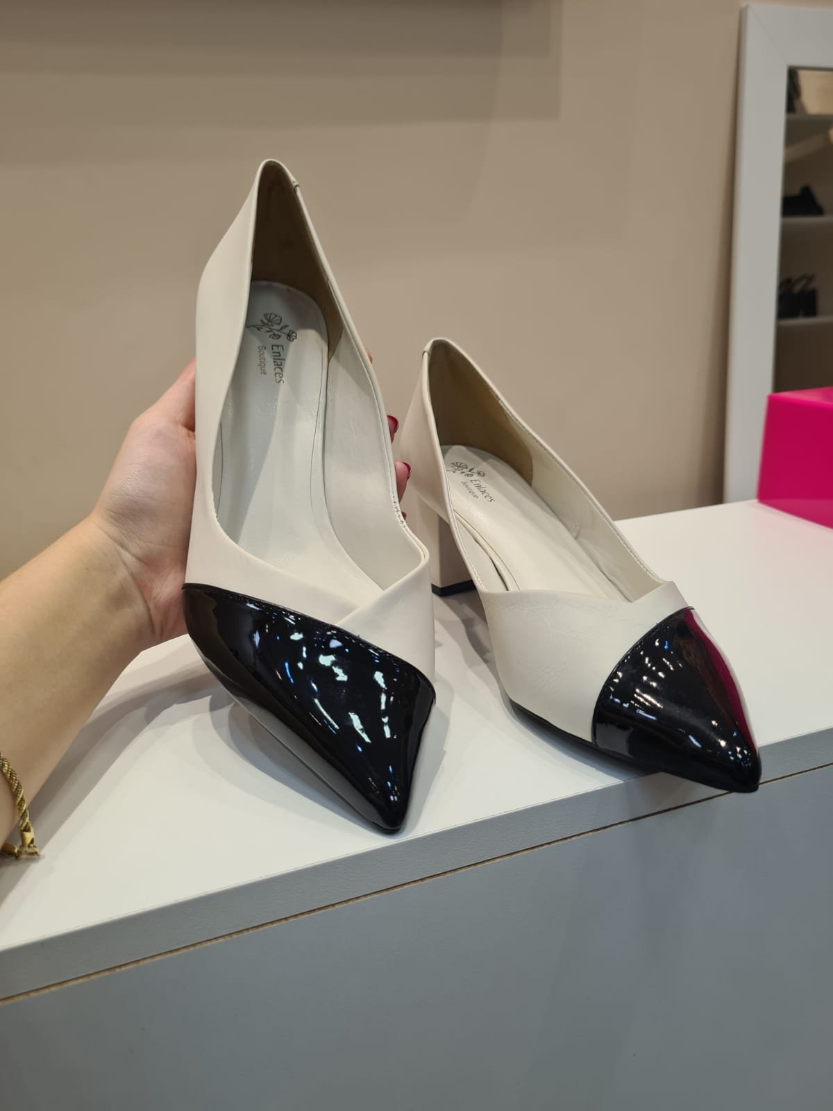 Scarpin branco de 2024 couro