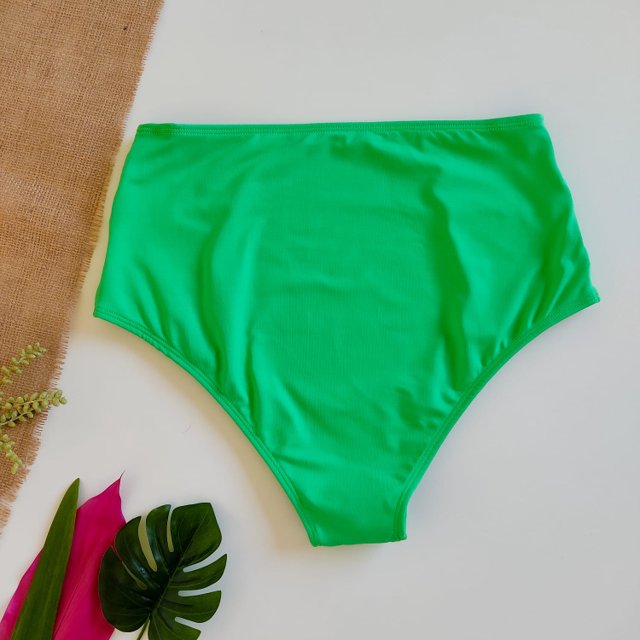 Biquíni Calcinha Hot Pants em Poliamida com Detalhe Franzido Curve & Plus  Size Verde
