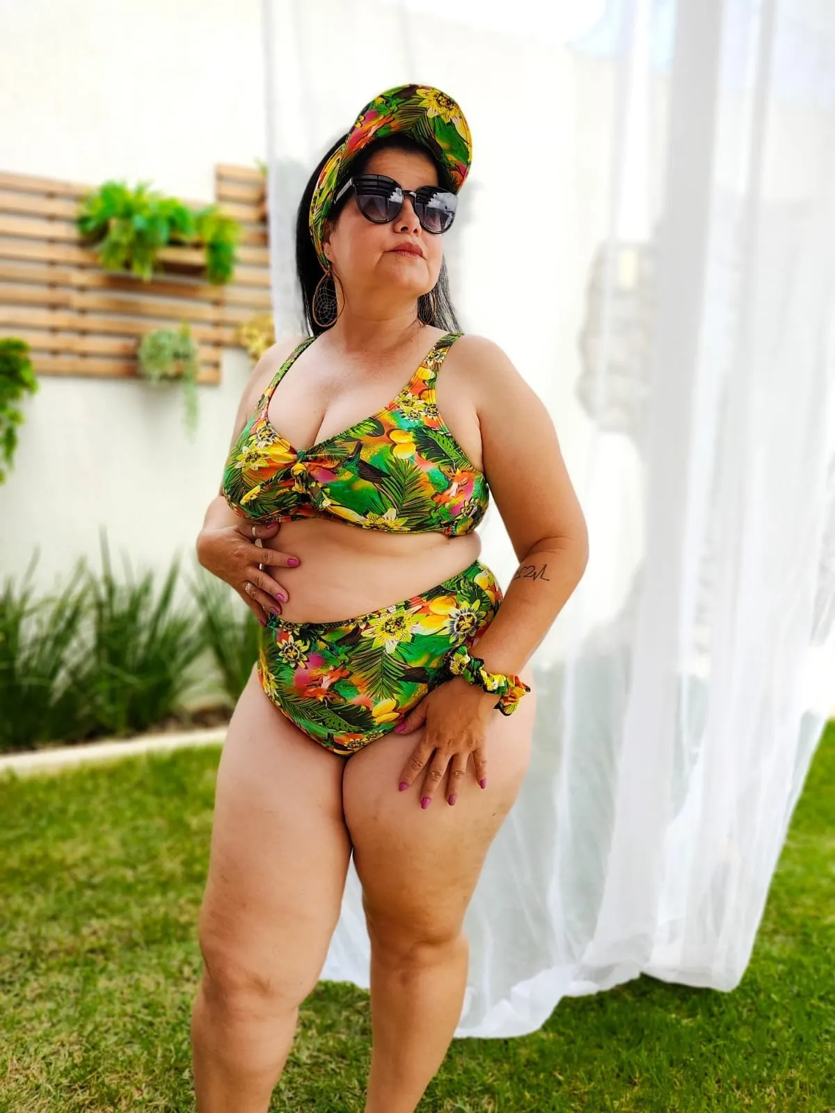 Biqu ni Plus Size 2 Pe as Top sem Bojo e Calcinha Tradicional