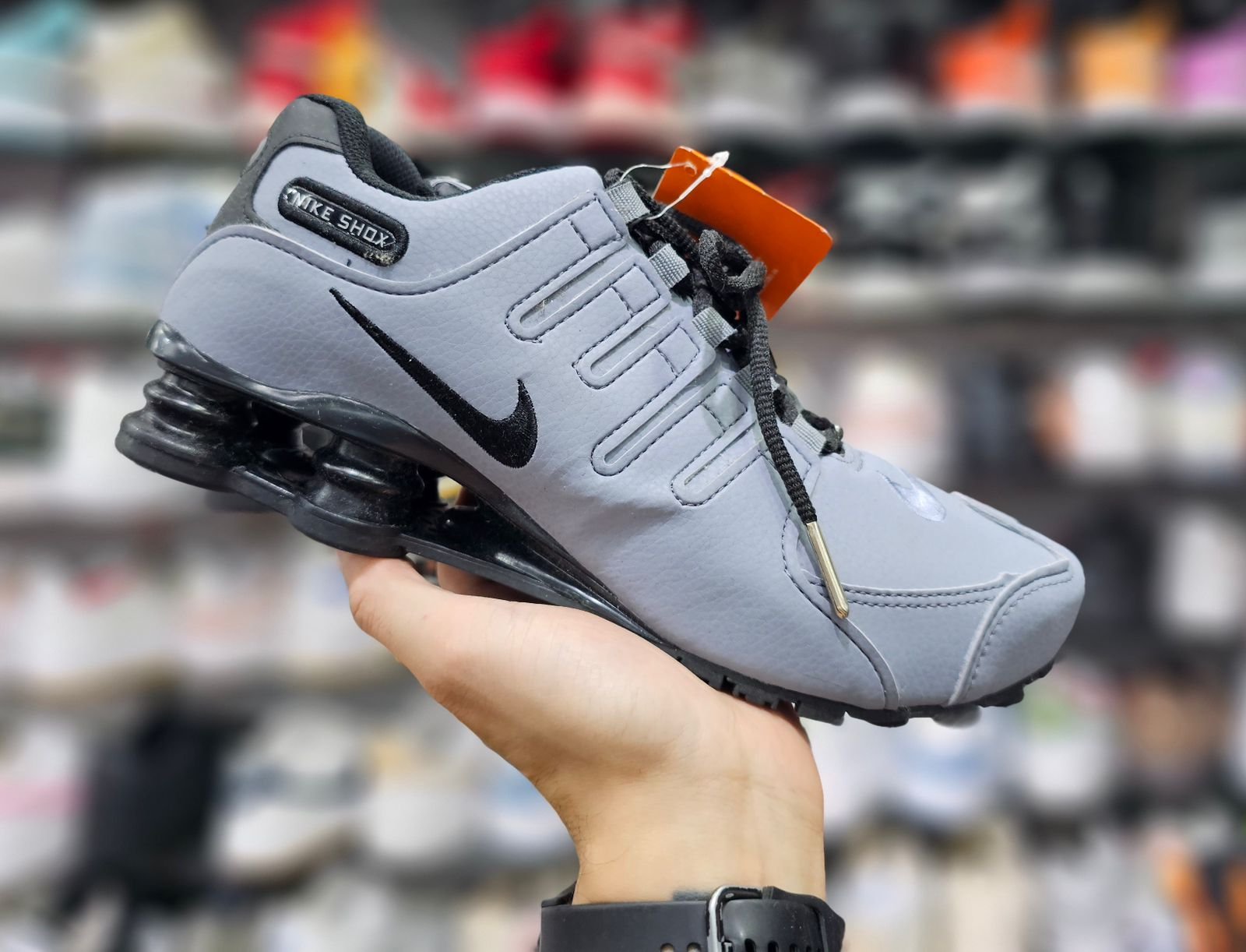 Tênis Nike Shox NZ APLL549Q | WF GRIFES E SURF
