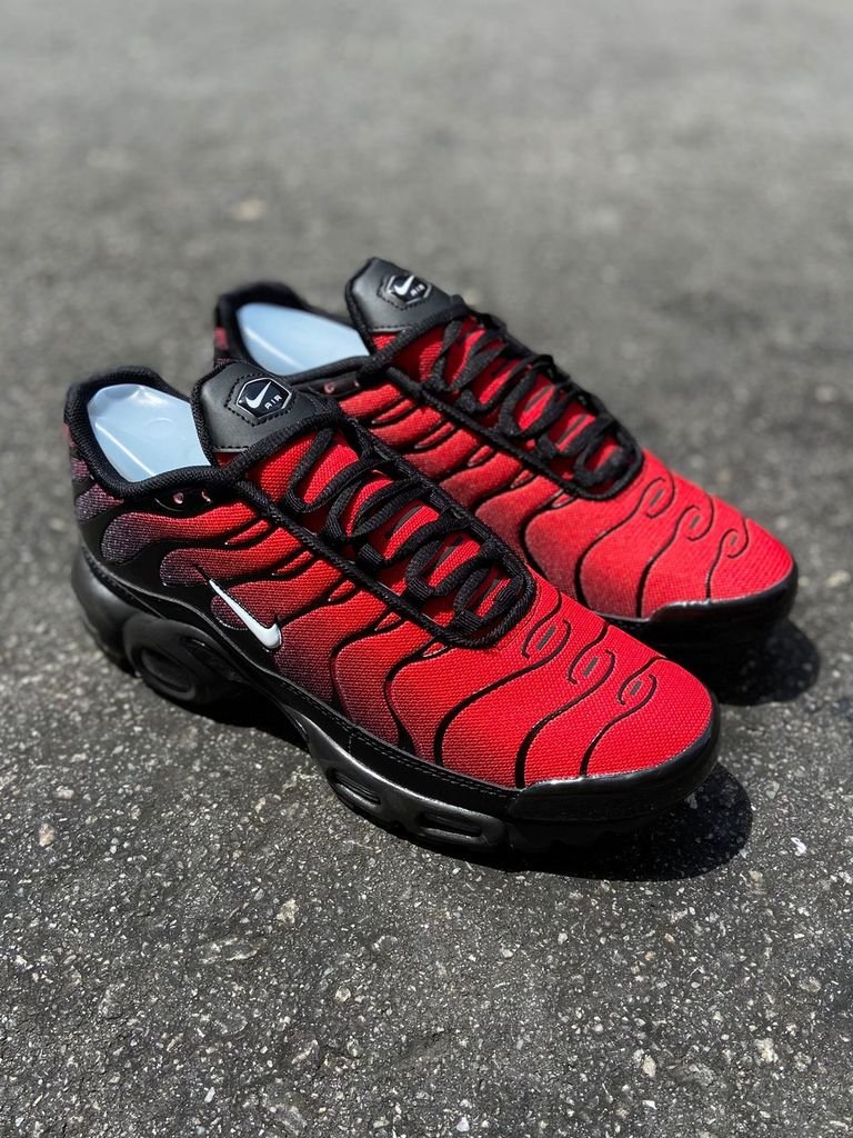 Nike air max plus red best sale and grey