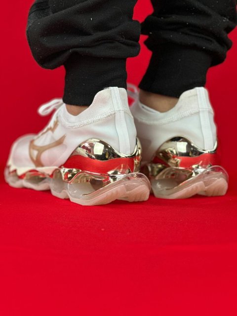 MIZUNO wave prophecy sorayama White×gold MIZUNO x HAJIME SORAYAMA - Wave Prophecy 