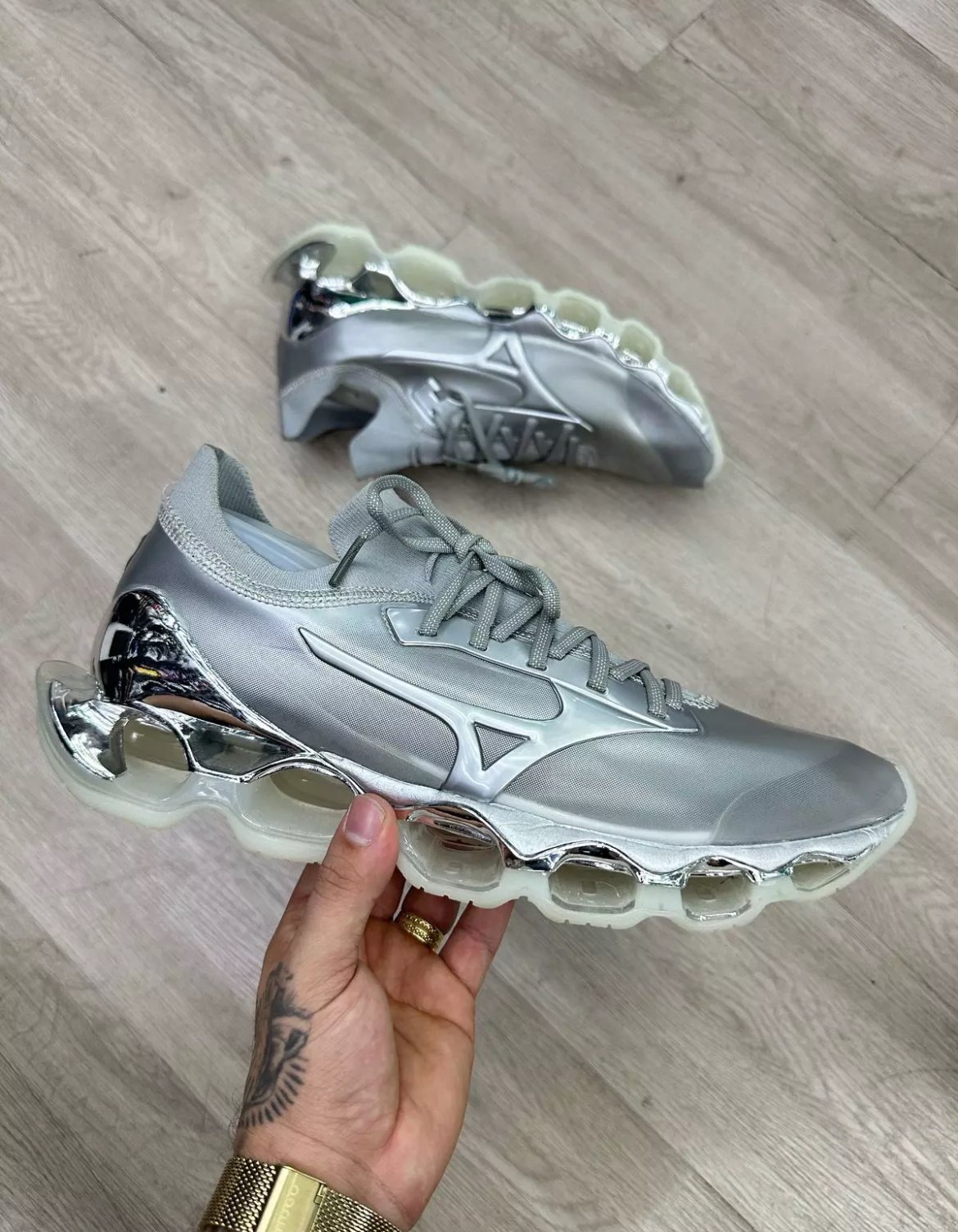 Hajime Sorayama x Mizuno Wave Prophecy 10 Silver Prata Cod II6624