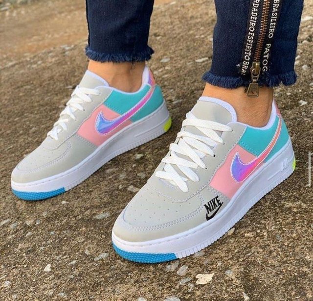 Tenis da hot sale nike feminino colorido