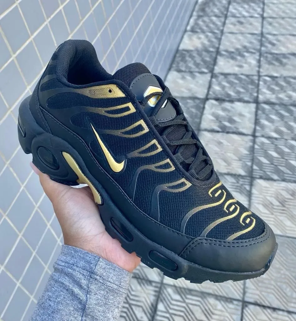 Air max plus top preto e dourado