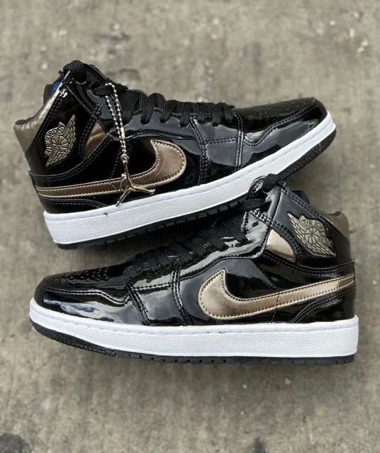 Air jordan 1 preto best sale e dourado