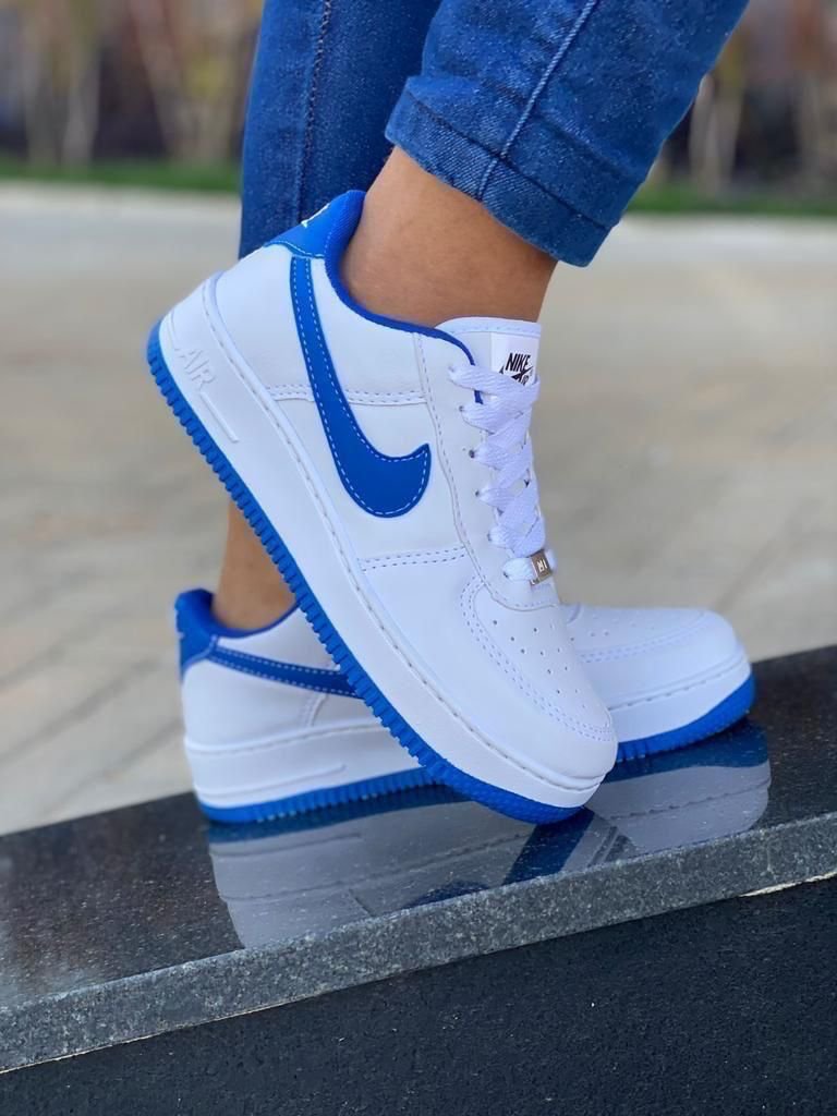 Tenis azul nike 2024 feminino