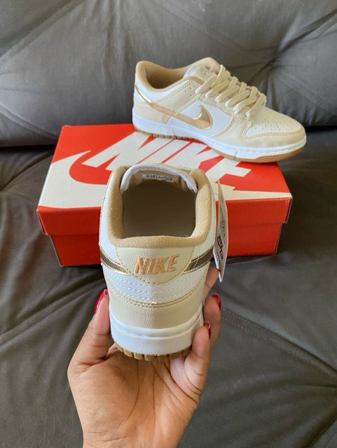 Nike Dunk Low Tenis Nike Bege Com Dourado Tênis Nike Dunk Low