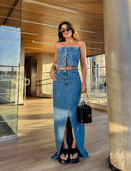Saia jeans deals cortada na frente