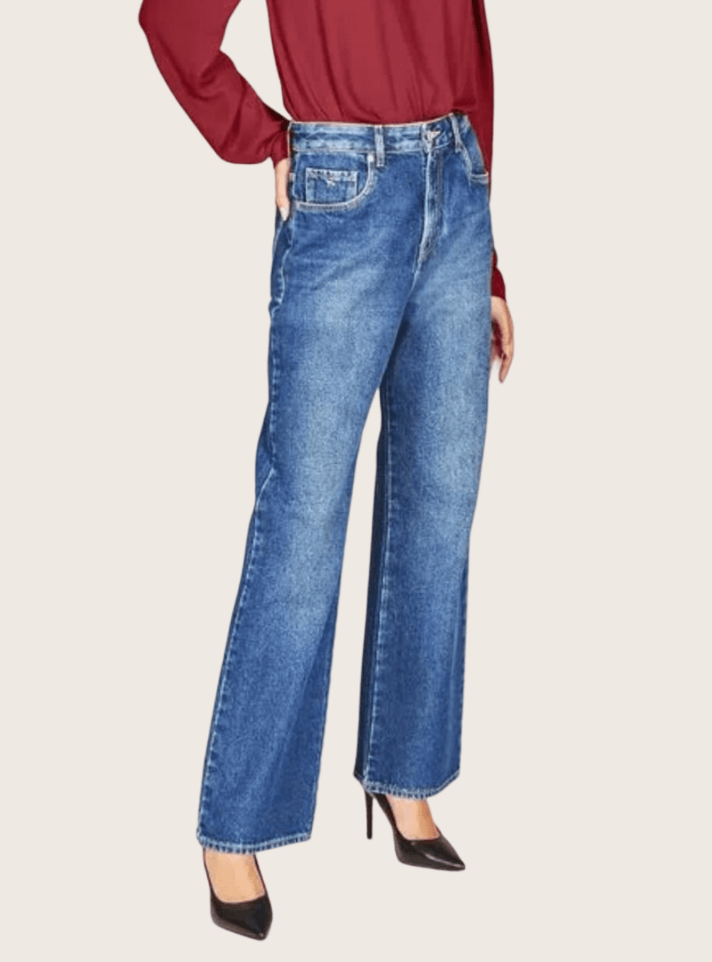Calça Reta Moderna Feminina Jeans com Bolsos e Fechamento Simples