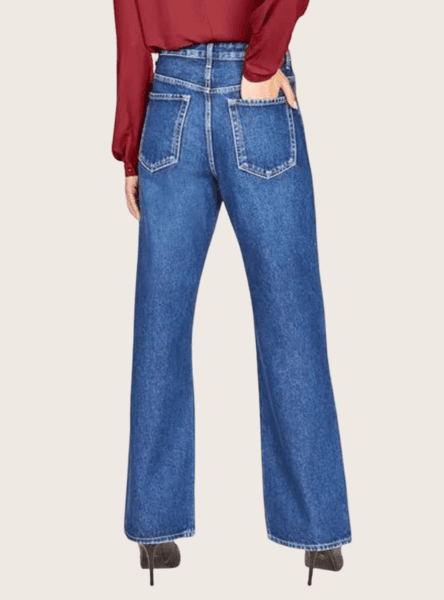 Calça Reta Moderna Feminina Jeans com Bolsos e Fechamento Simples
