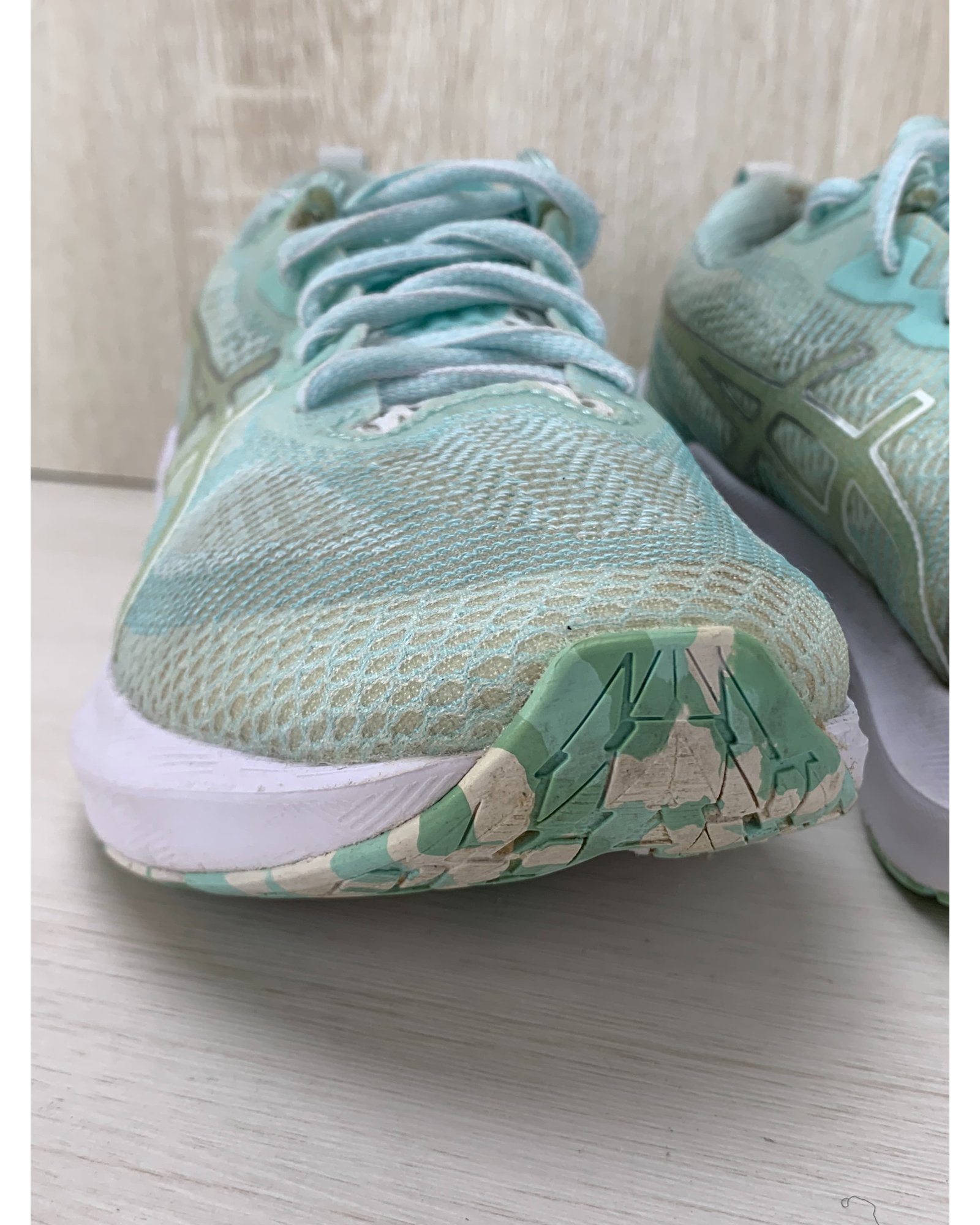 Tênis Asics Novablast LE Azul Turquesa Conforto e Performance