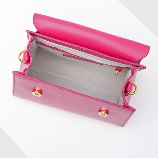 bright pink clutch bolsa