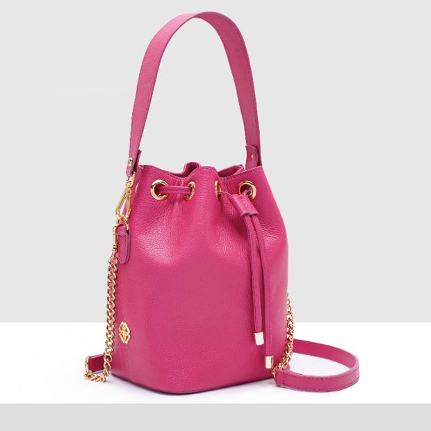 pink satin drawstring bolsa