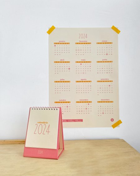 Combo Calendário de mesa + pôster (rosa)