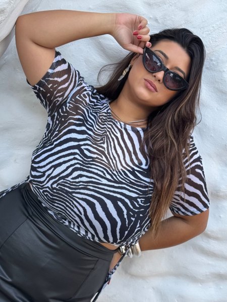 Blusa de Tule Plus Size Regulável Cropped Transparente em