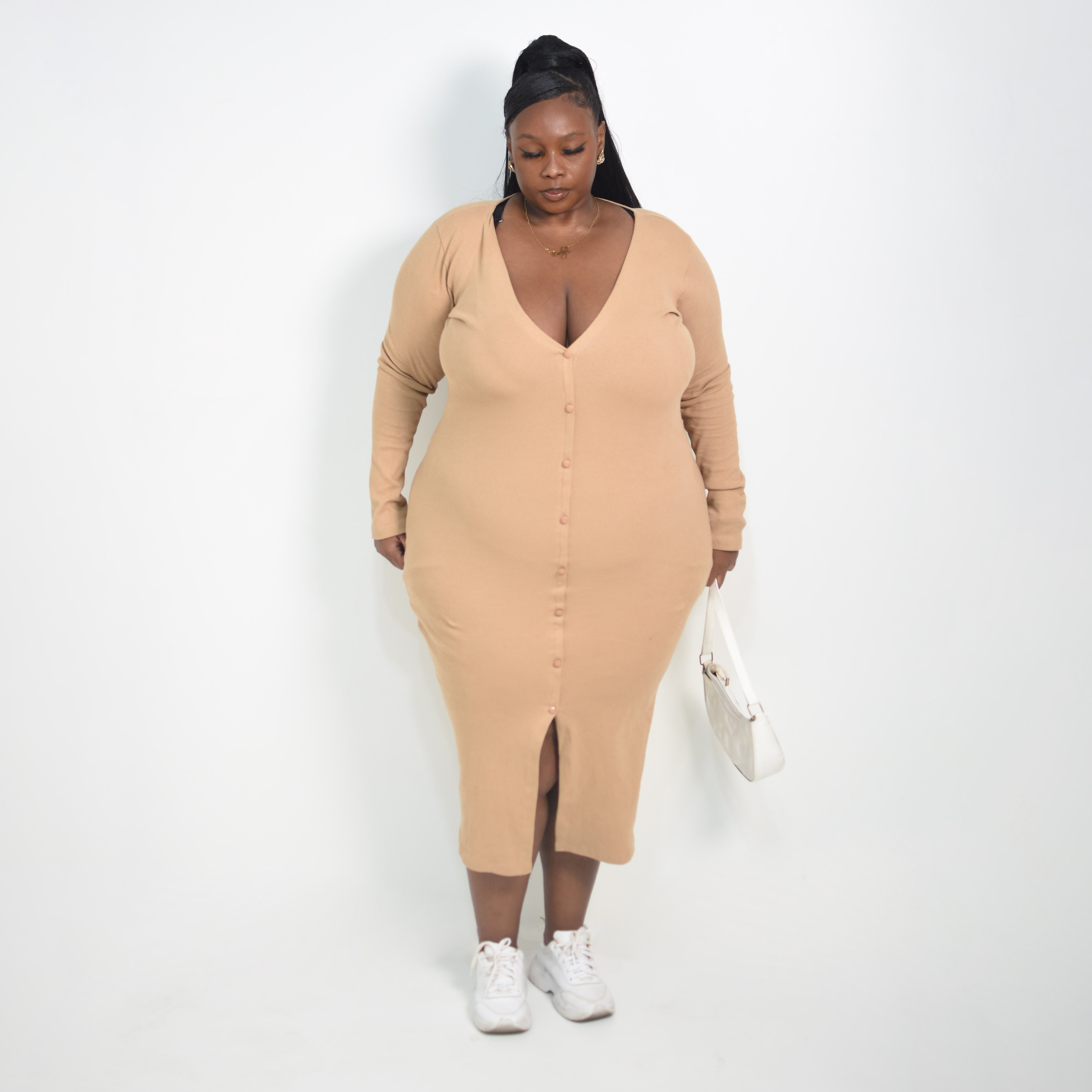 Vestido Plus Size Midi Manga Longa Tubinho de Botão Elegante