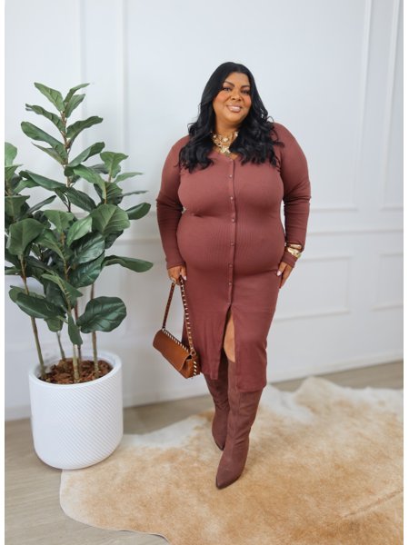 Vestido Plus Size Midi Manga Longa Tubinho de Botão Elegante