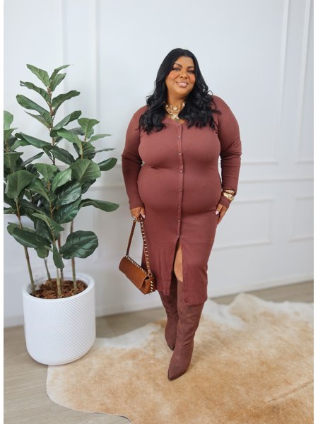 Vestido Plus Size Midi Manga Longa Tubinho de Botão Elegante