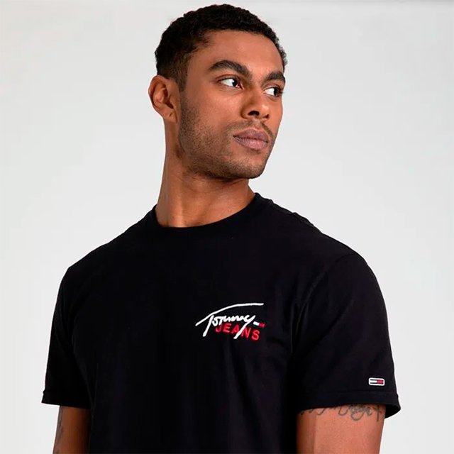 Camiseta Tommy Hilfiger Básica Masculina - Preto