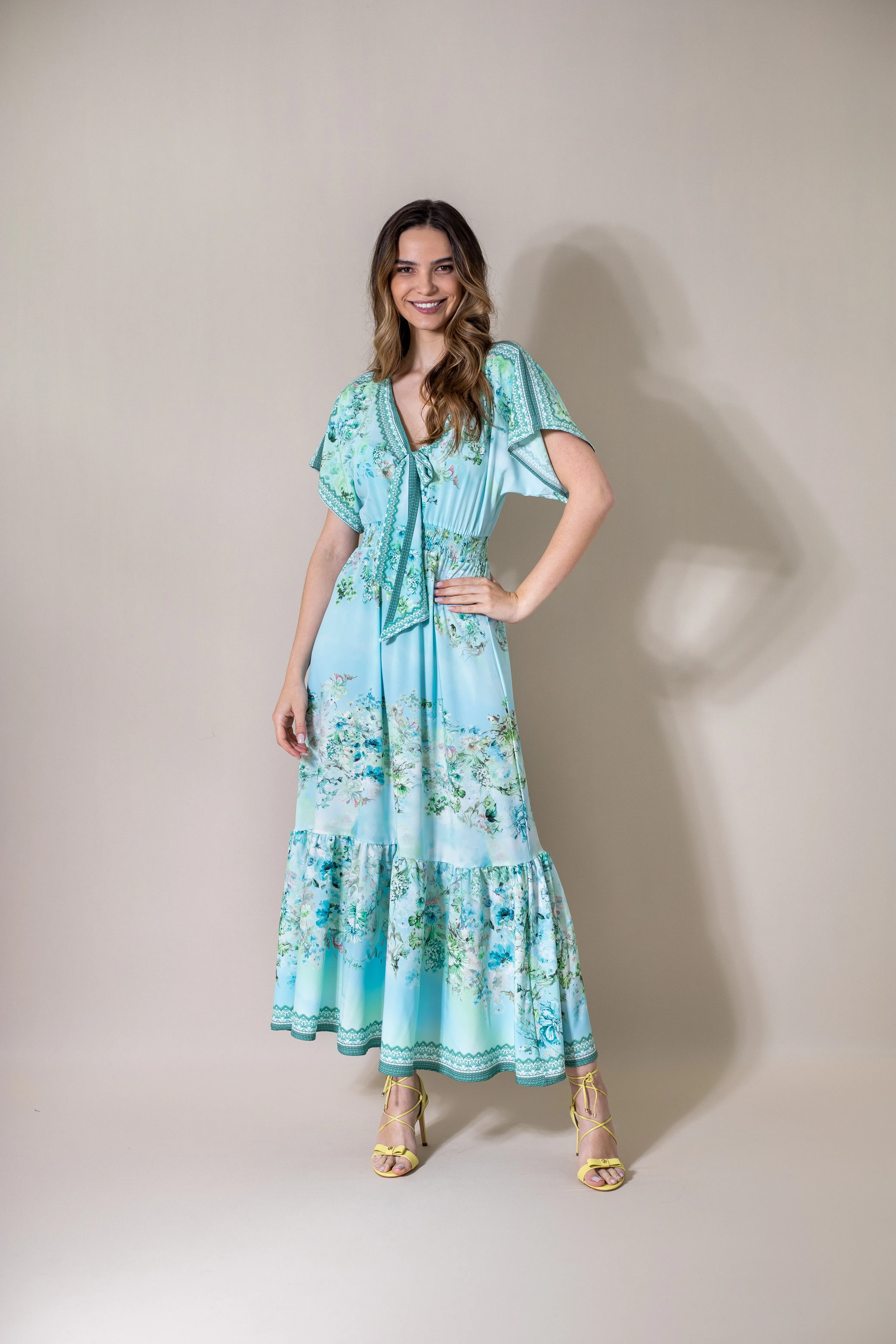 Vestido floral,longo e super deslumbrante para arrasar nos finais