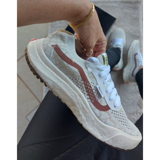 Tênis Vans Ultrarange Bege Leite e Mel Calçados