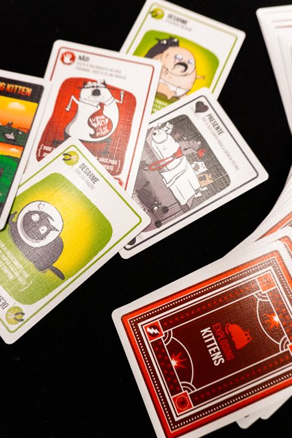 Exploding Kittens - Jogo de Cartas - Galápagos Jogos (em português