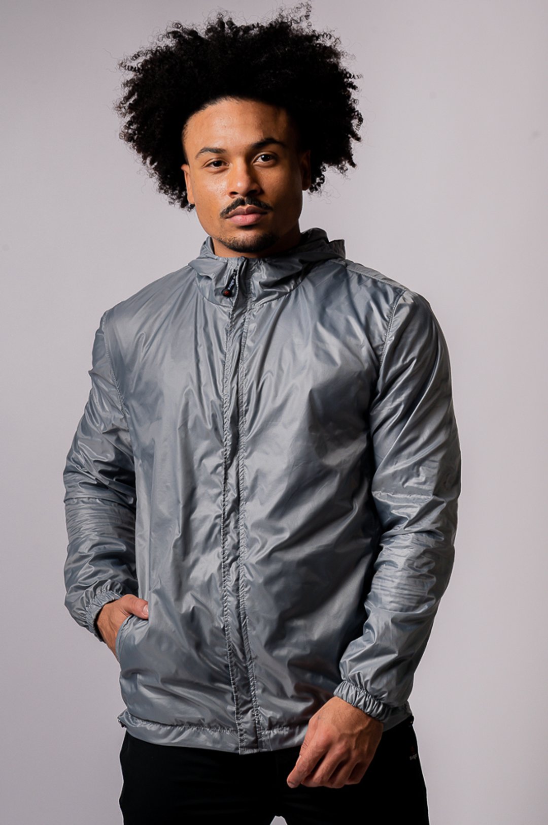 Jaqueta Corta Vento Masculina Sem Forro Com Capuz E Elástico