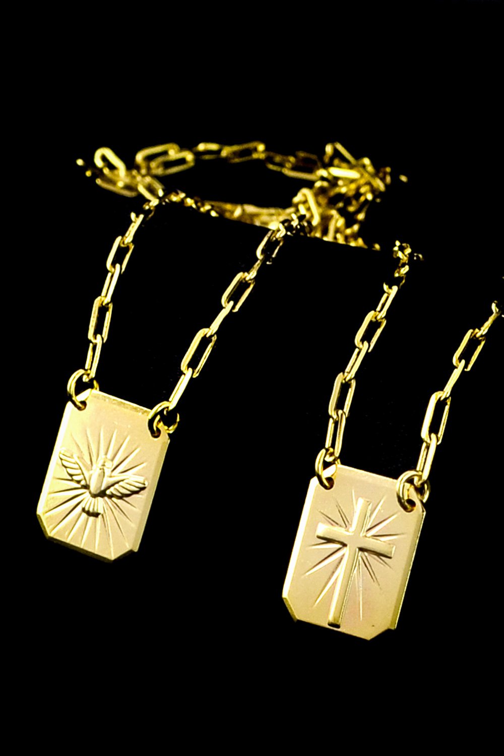 escapulario-espirito-santo-banhado-a-ouro-18k