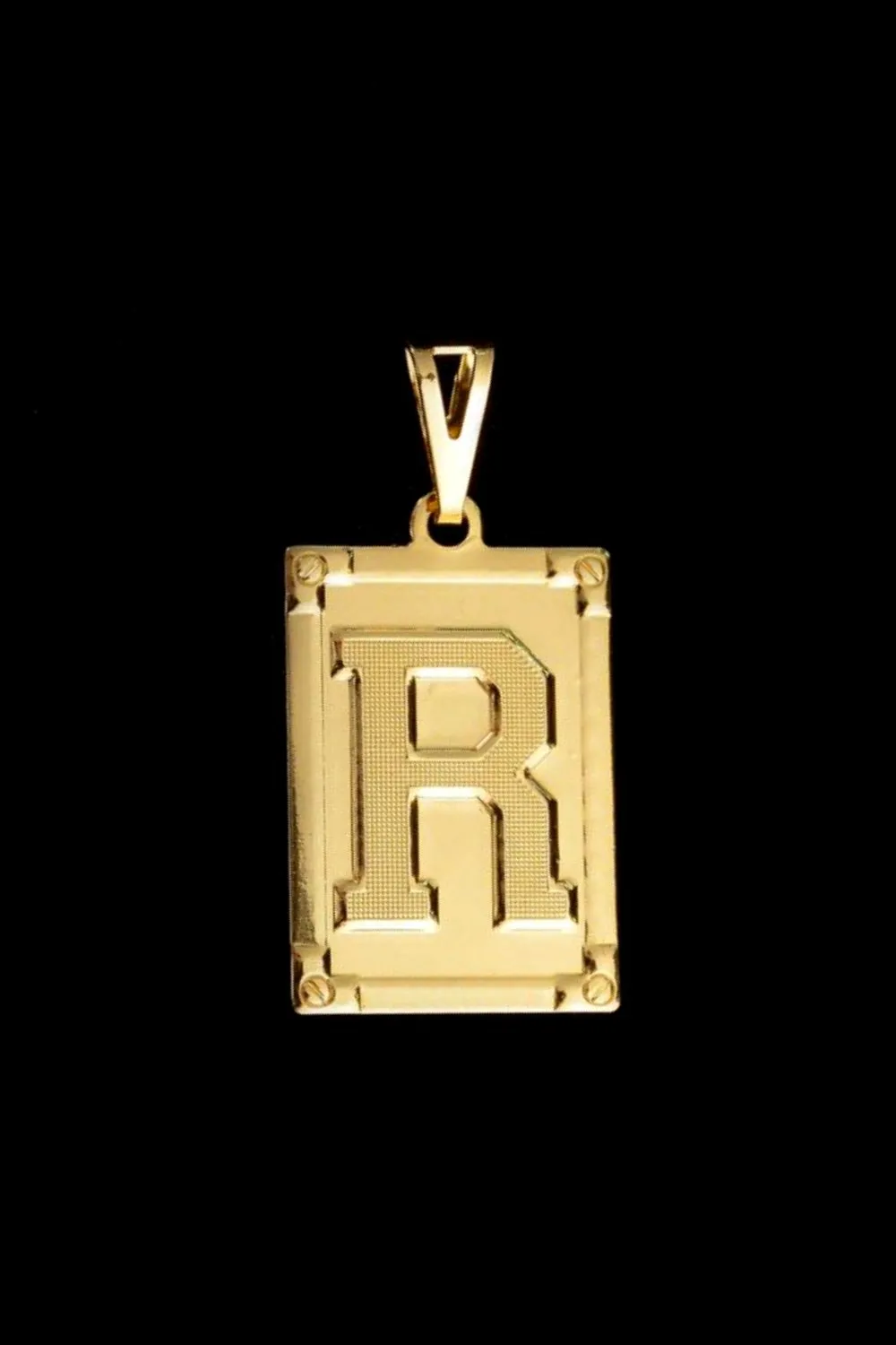 Pingente De Letra Placa Banhado A Ouro 18k | Invictus Joias
