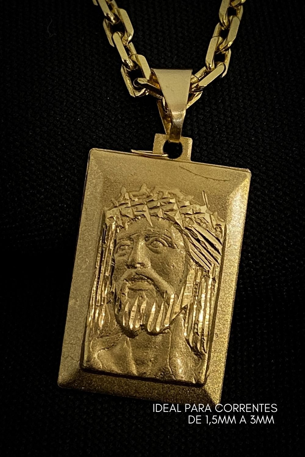 Pingente Placa Face de Cristo Em Alto Relevo - 2,5x2cm - 2,4g - Banhado A Ouro 18k