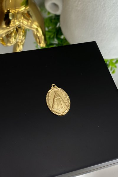 Pingente Nossa Senhora Aparecida Bordas Diamantadas - 2,5x1,5cm- 3,6g- Banhado A Ouro 18k - P