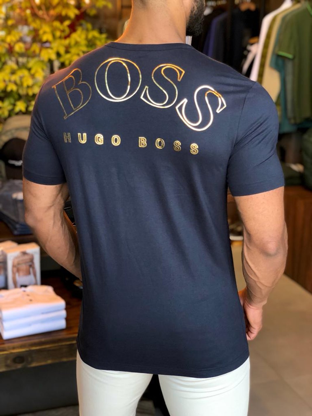 Camiseta Hugo Boss Marinho C Logo Curvo Dourado Henri Store