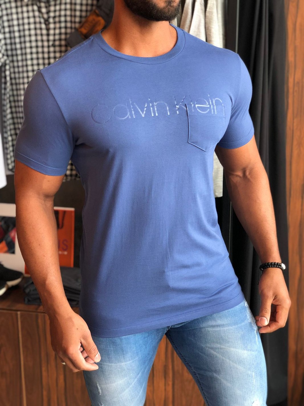 Camiseta Calvin Klein escrita no ombro - Azul Marinho - Calvin