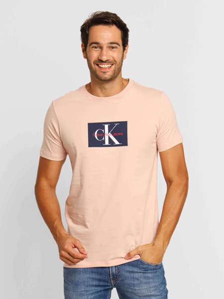 camiseta-calvin-klein-jeans-logo-central-sale-rosa-claro-2