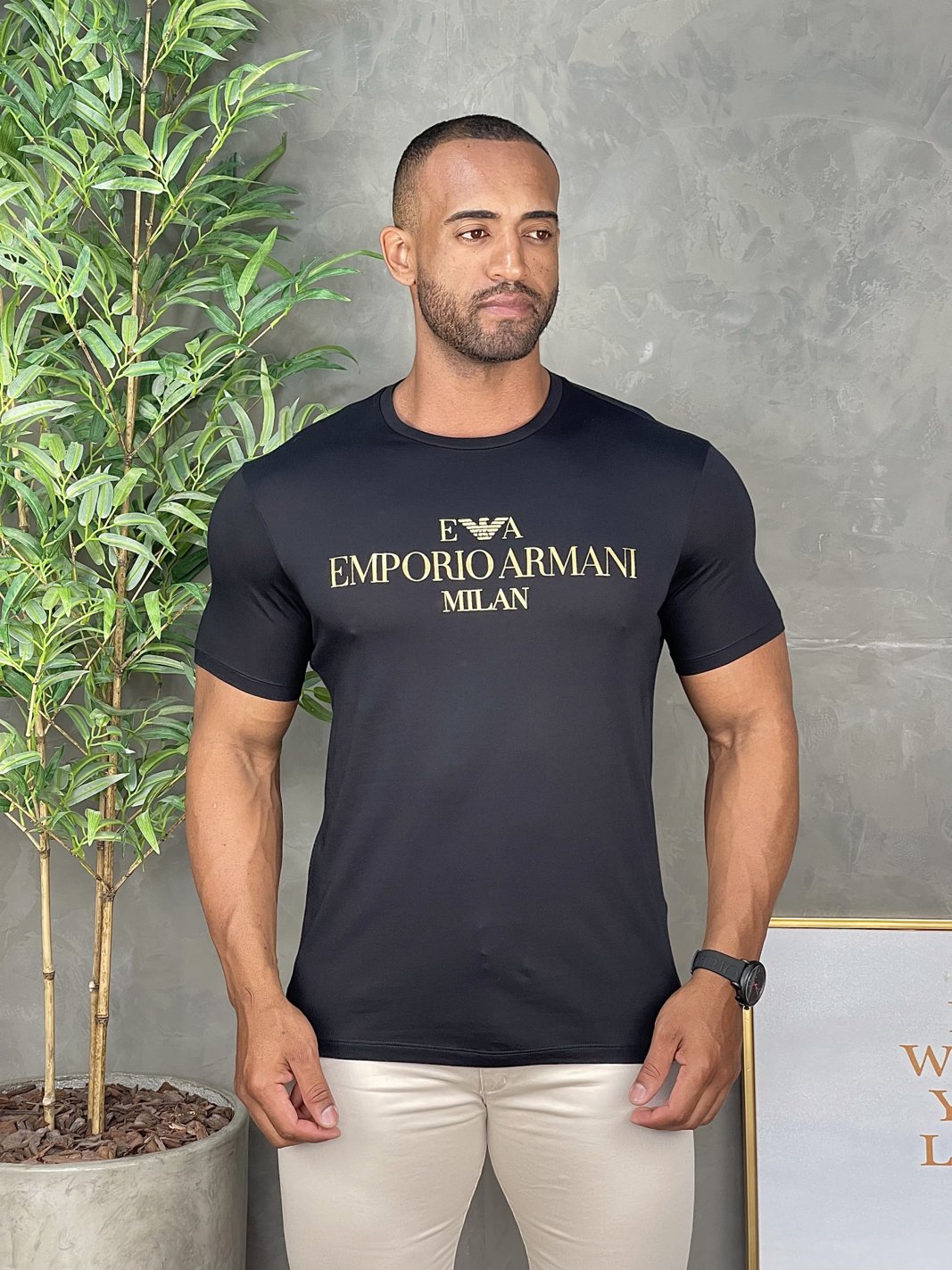 Camiseta Emporio Armani EA Preta Dourado Henri Store