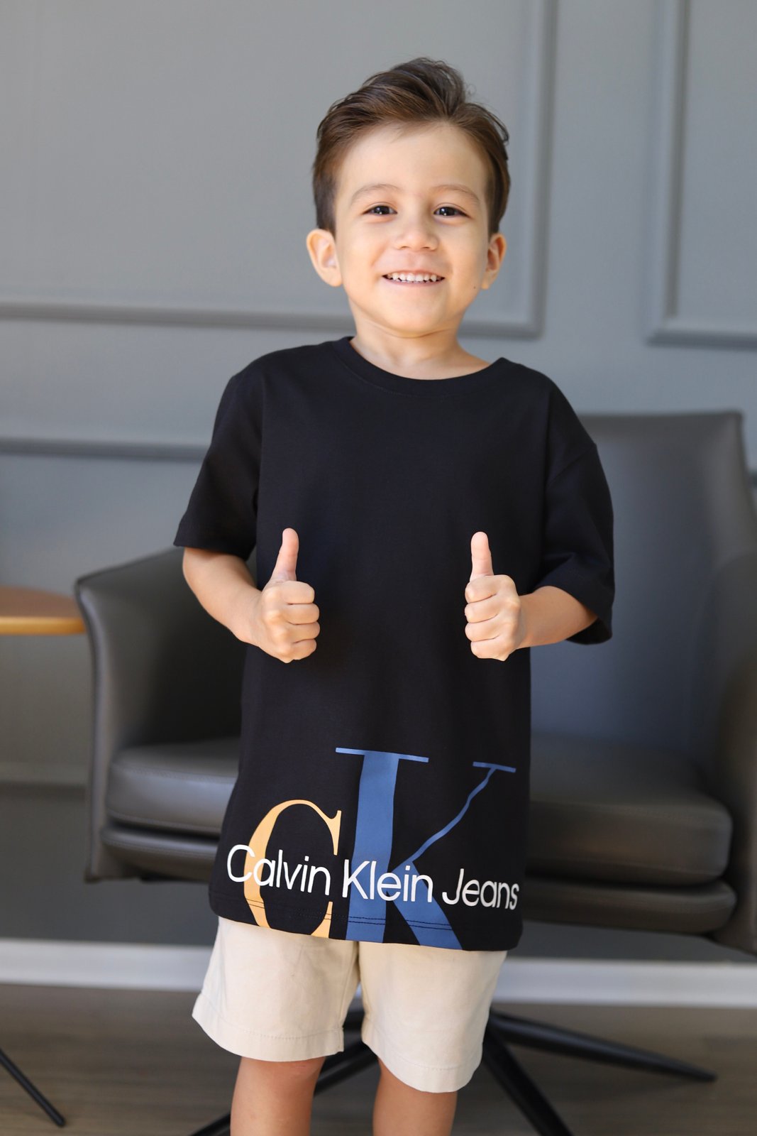 Camiseta Calvin Klein Jeans Crop Re Issue Preta Infantil