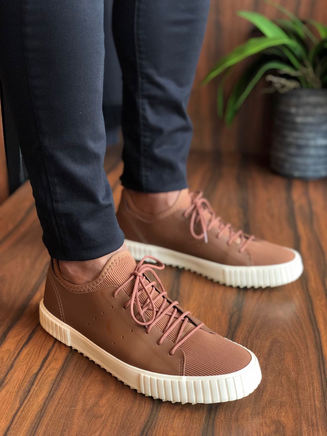 Tenis Reserva Astral V222 Caramelo - Main Image