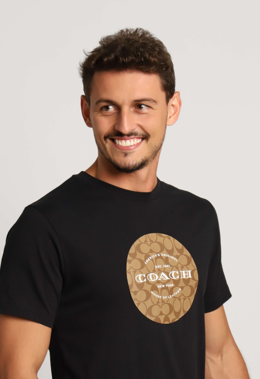 Camiseta Coach Logo Central Preto | Henri Store