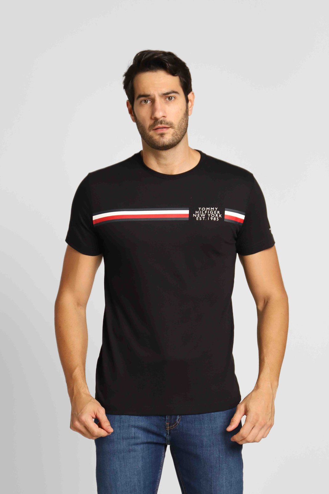 Camiseta Tommy Hilfiger Masculina Preta Logo Peito Henri Store