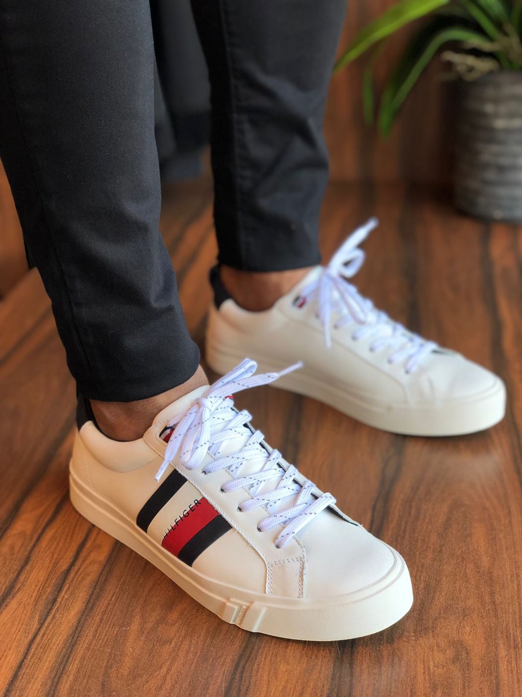 Tenis Tommy Hilfiger Dino Couro Faixa Lateral Branco Henri Store