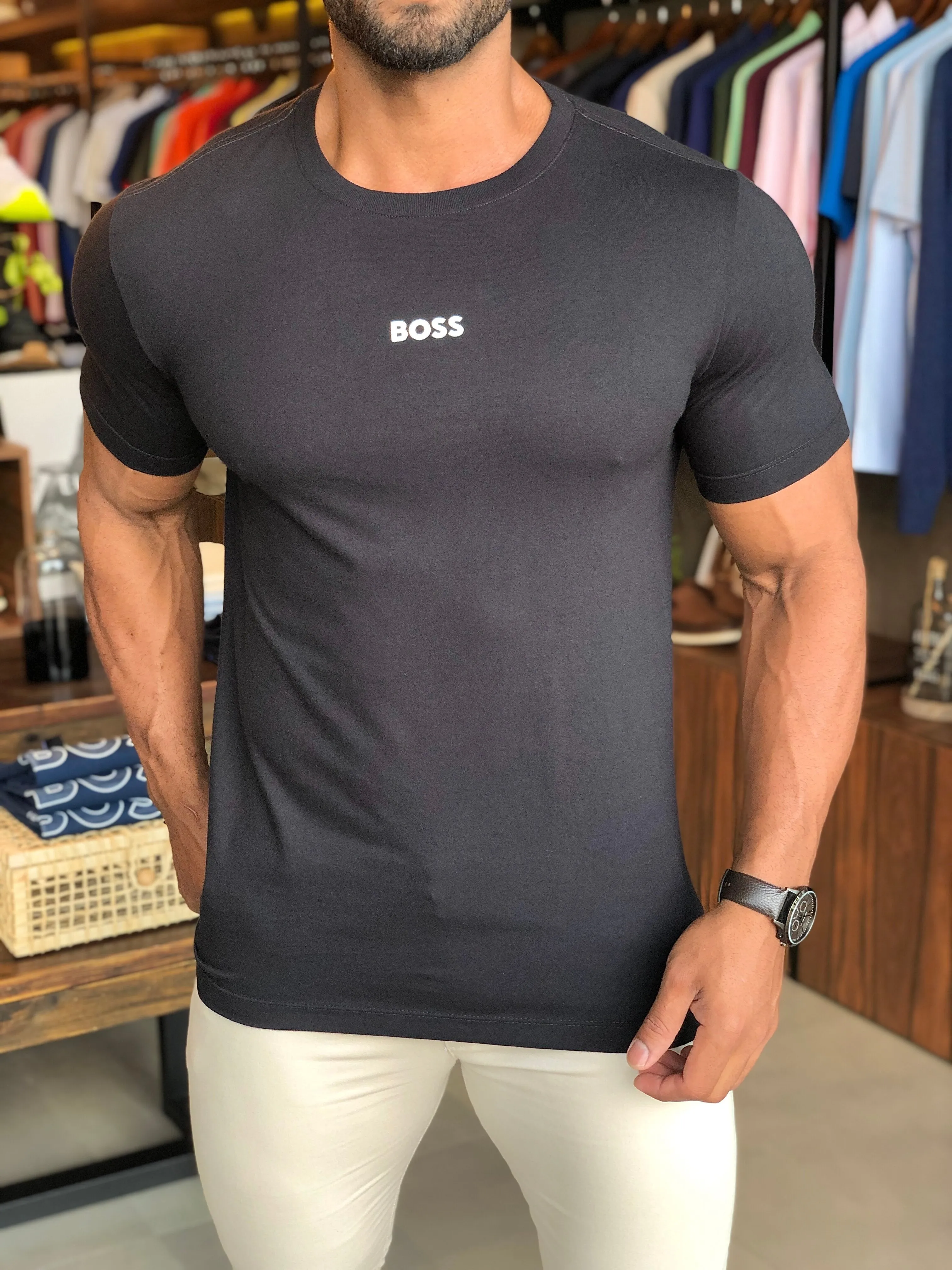 Camiseta Hugo Boss Slim Fit Logo Central Preta Henri Store