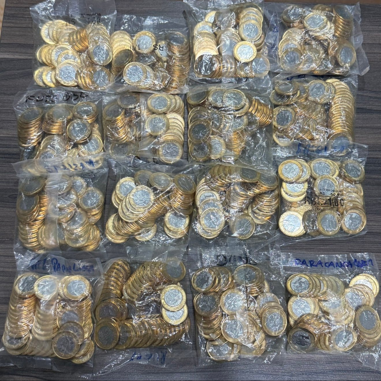 16 Sachês lacrados das Olimpíadas Rio 800 moedas Flor de Cunho