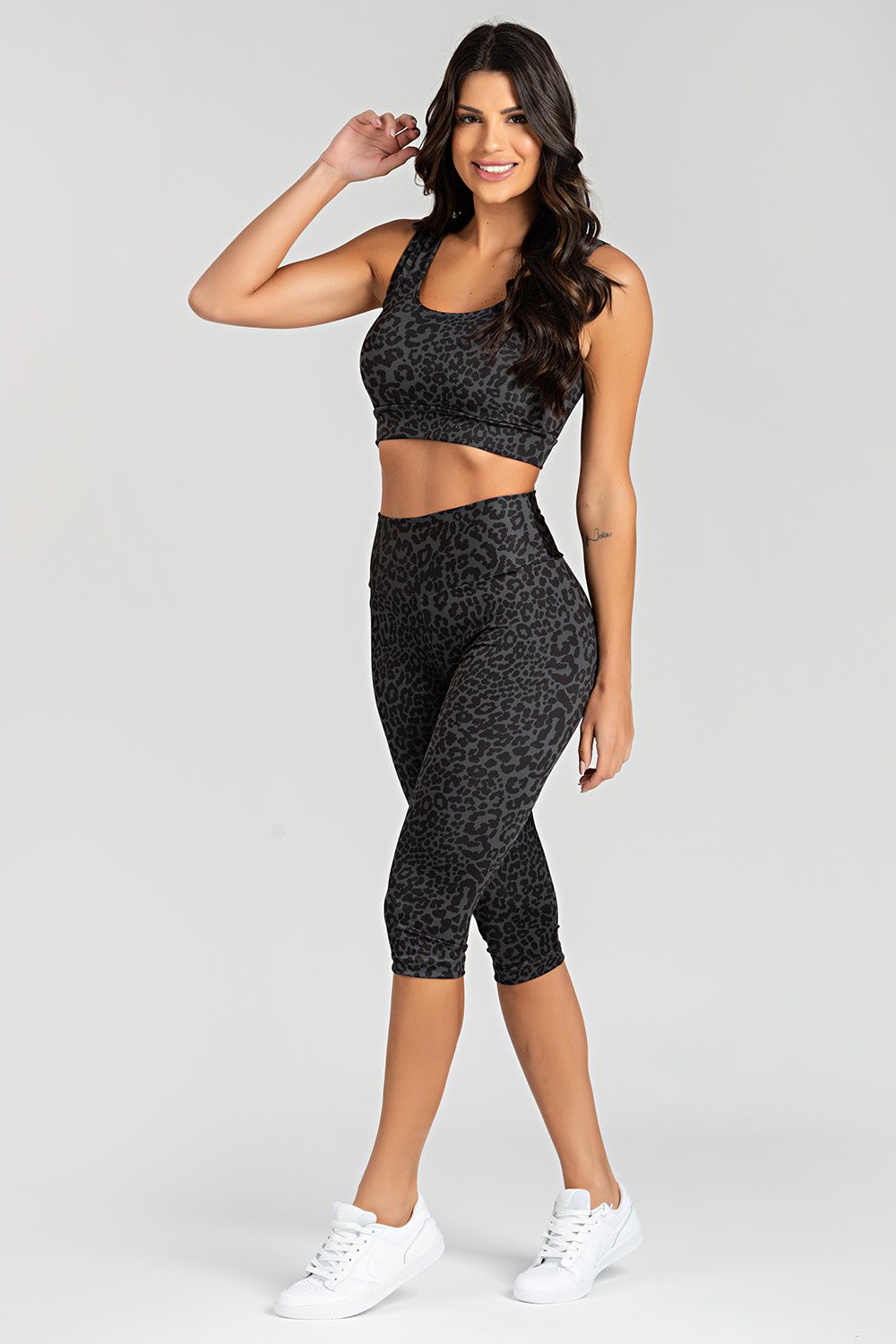 Calça Corsário Estampada Onça-Preta (Preto) – Monnieri Monnieri