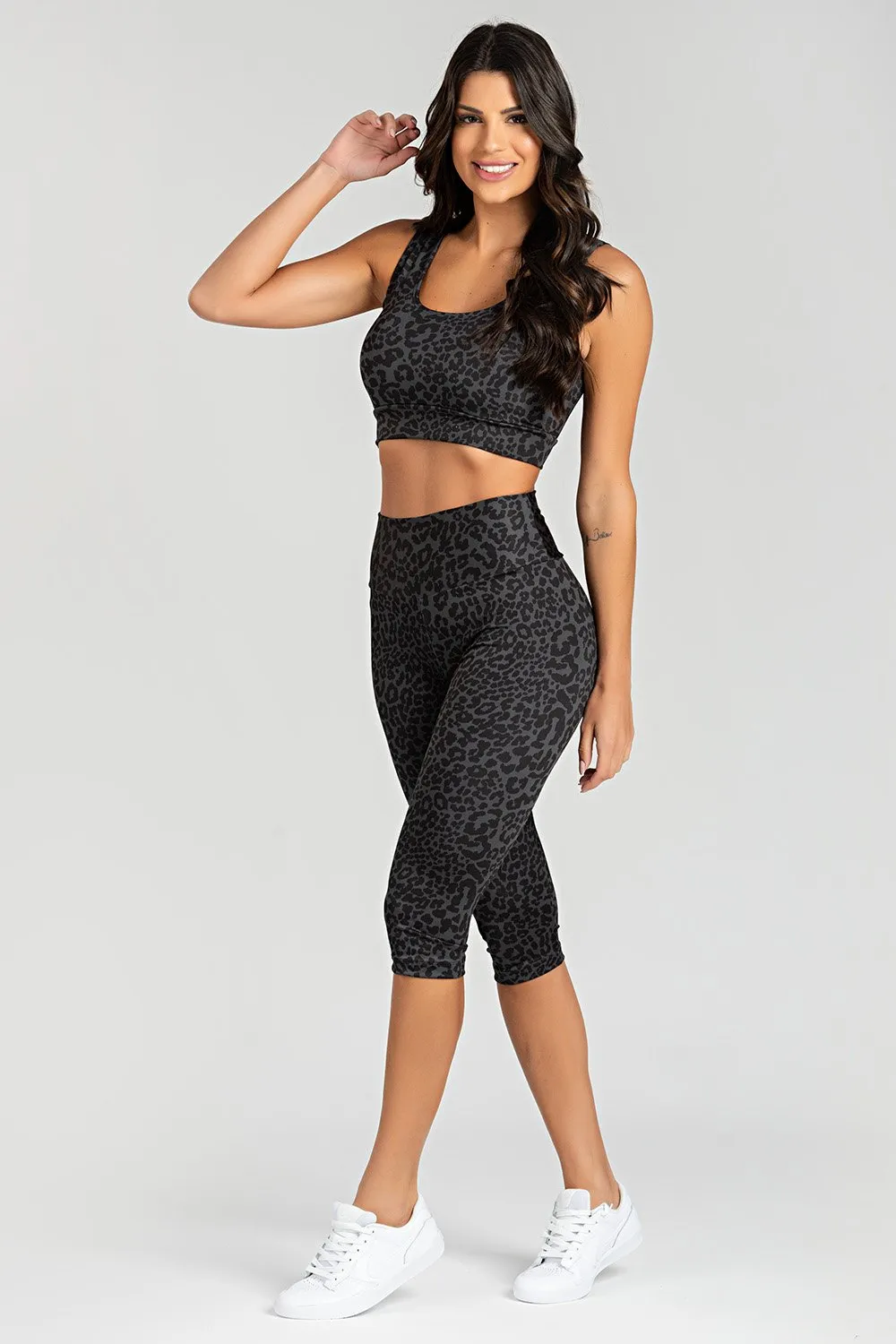 Calça Corsário Estampada Onça-Preta (Preto) – Monnieri Monnieri