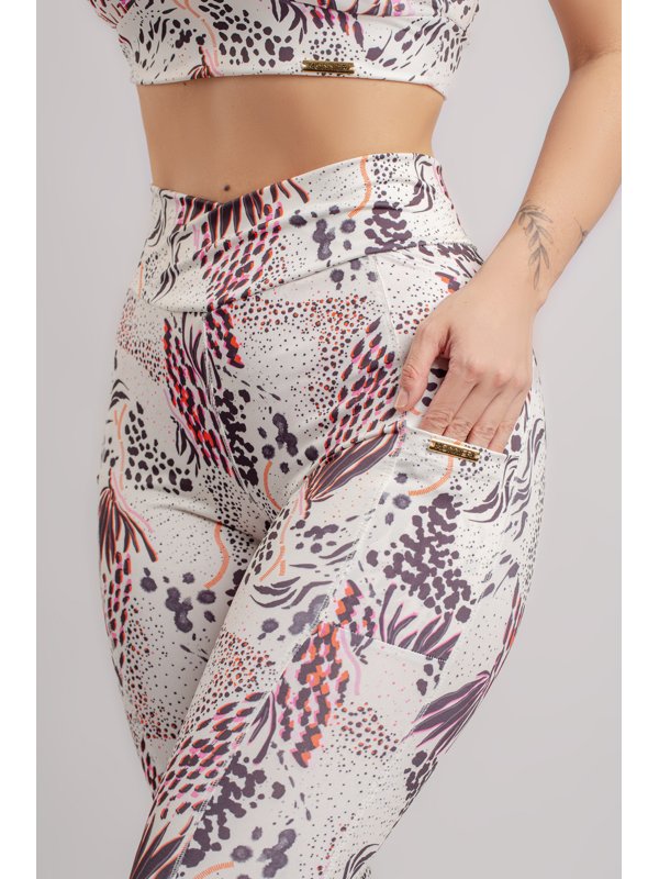 Legging Estampada Folhagem Colorida com Bolso Lateral Linha
