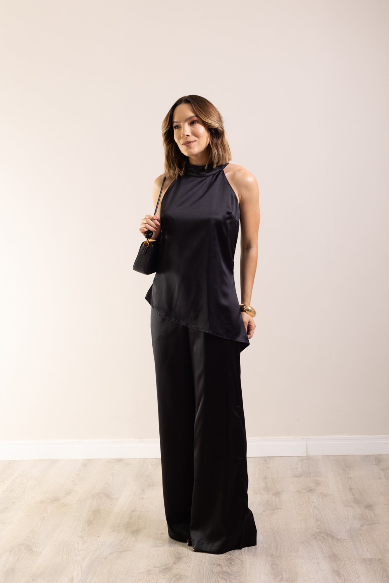 Conjunto Feminino Alfaiataria Blusa Assimétrica e Calça Pantalona